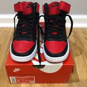 Like New Boys Youth Nike Court Borough Mid 2 Red/Black Size 3.5